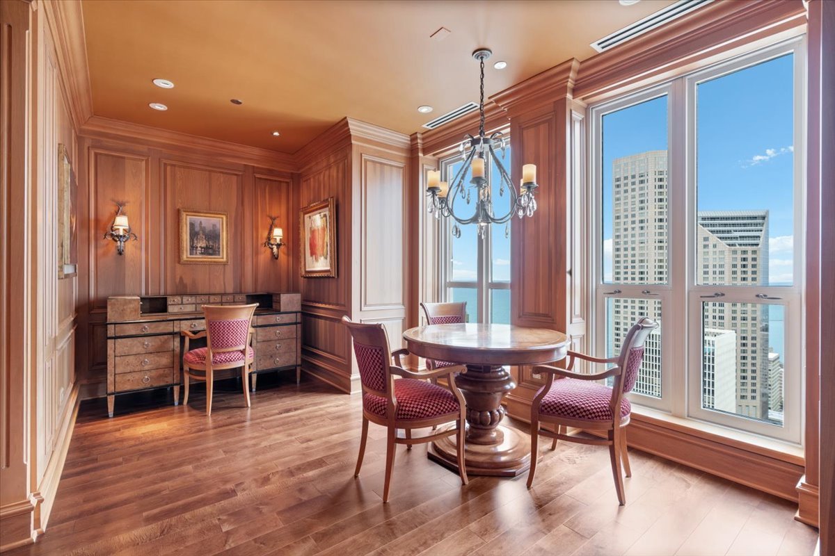 11 E Walton Street Unit: 4402