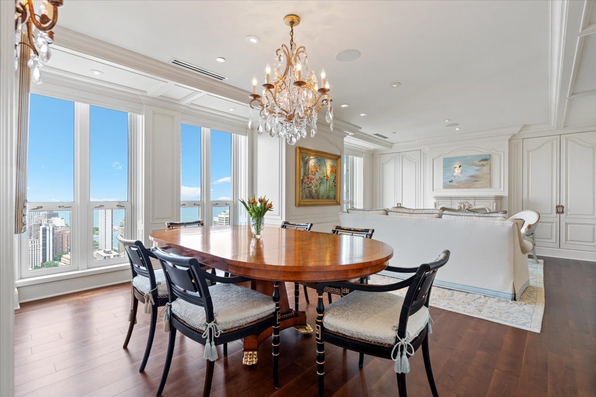 11 E Walton Street Unit: 4402