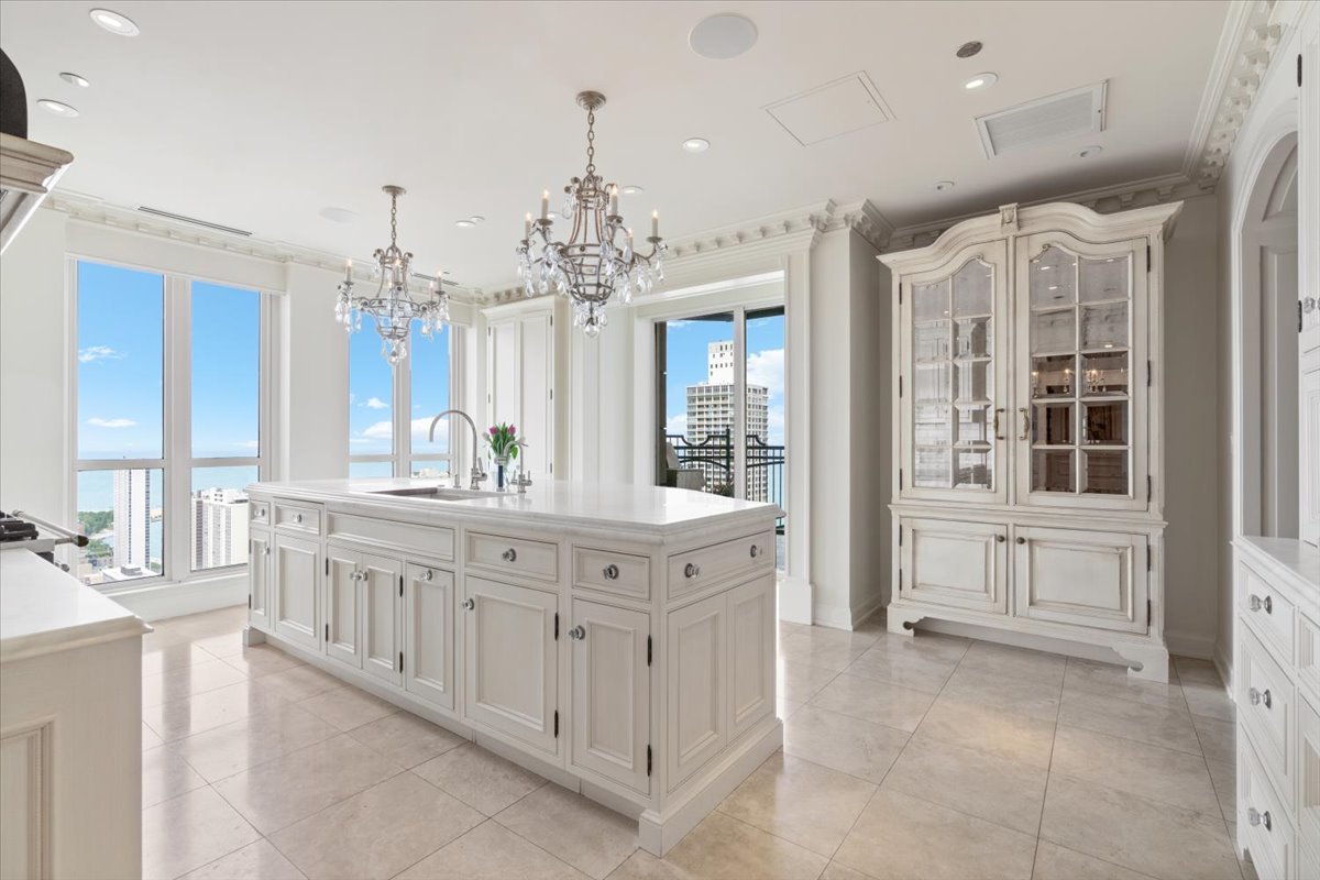 11 E Walton Street Unit: 4402