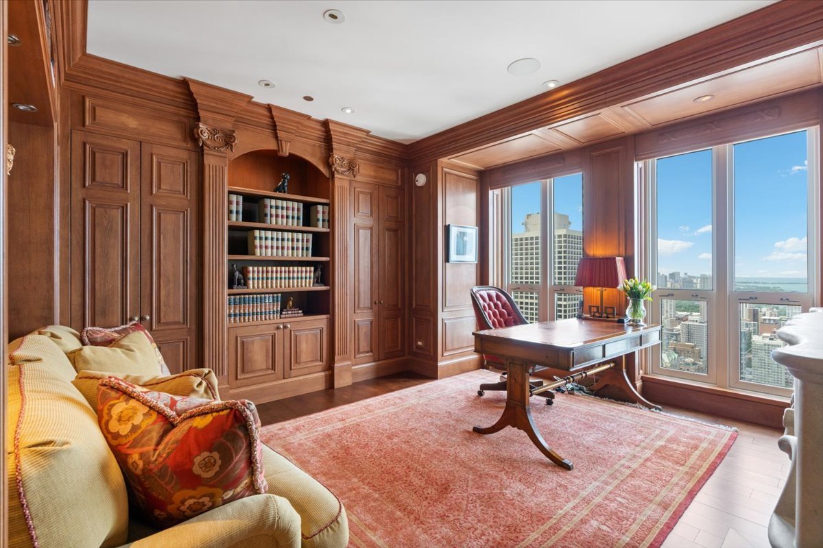 11 E Walton Street Unit: 4402