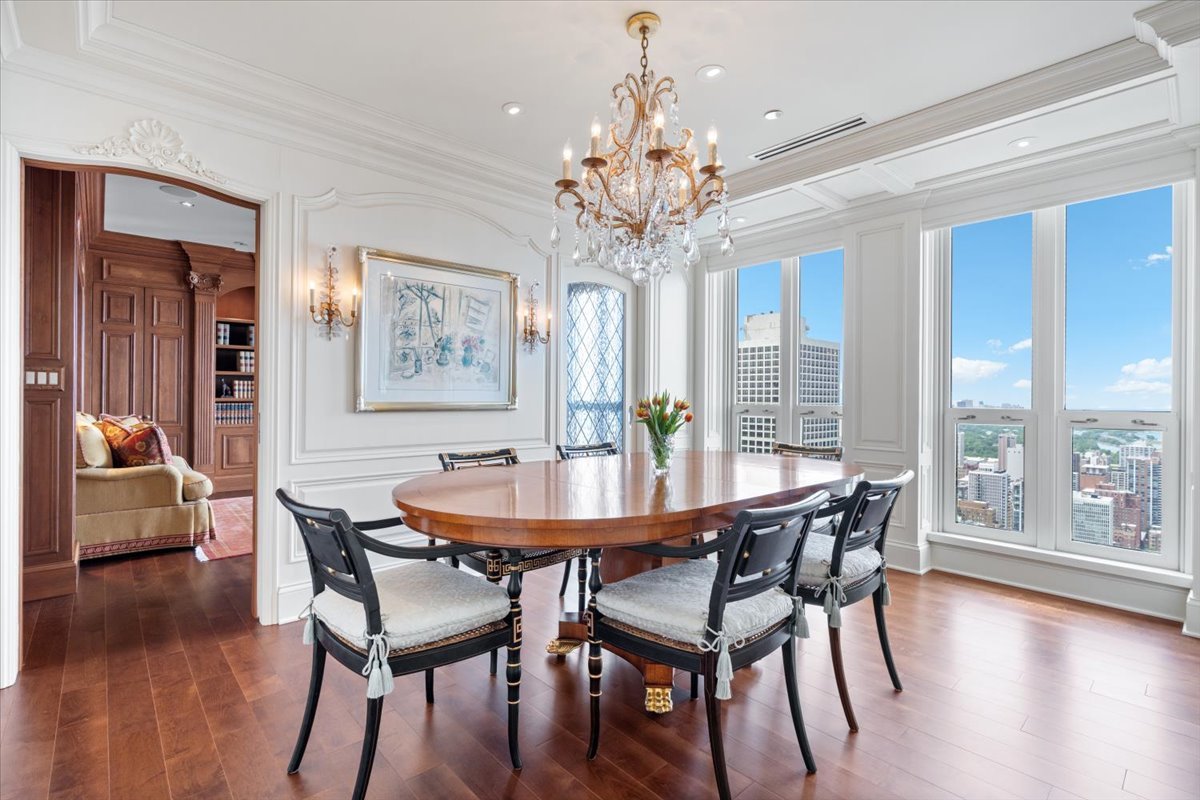 11 E Walton Street Unit: 4402