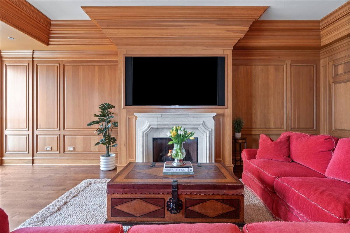 11 E Walton Street Unit: 4402