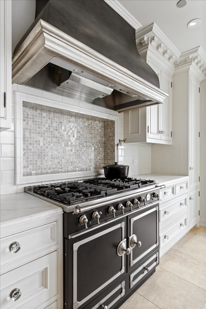 11 E Walton Street Unit: 4402