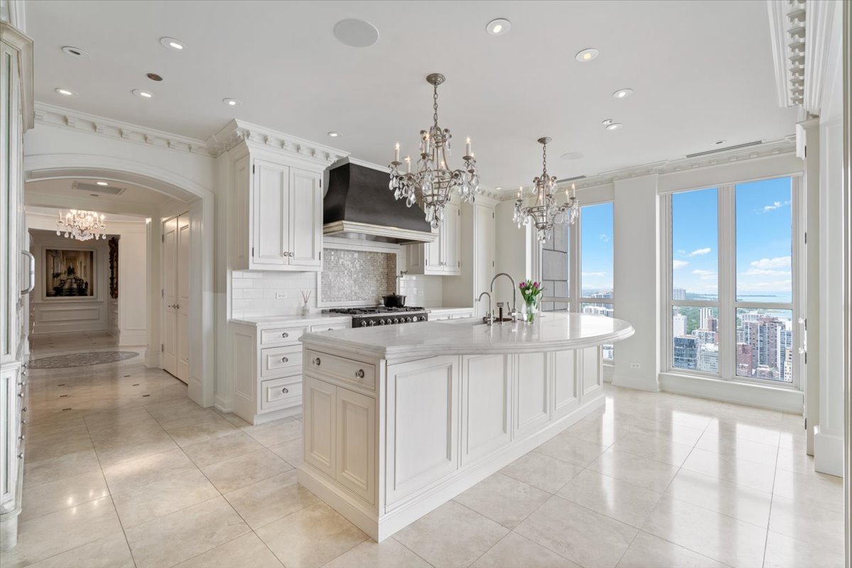 11 E Walton Street Unit: 4402