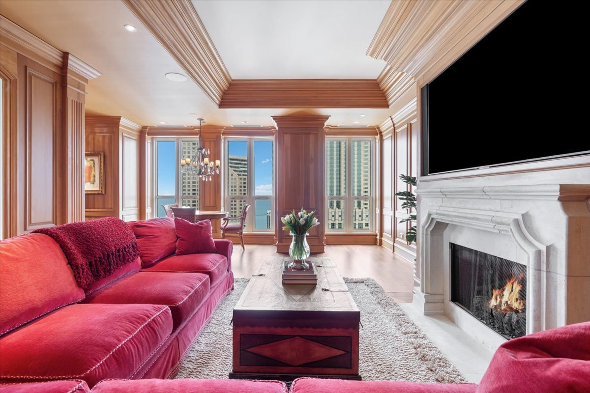 11 E Walton Street Unit: 4402