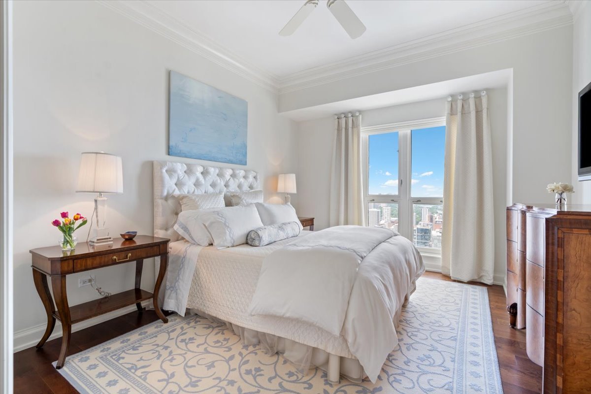 11 E Walton Street Unit: 4402