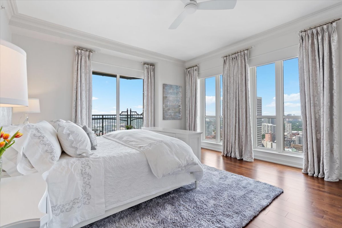 11 E Walton Street Unit: 4402