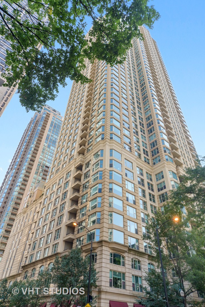 25 E Superior Street Unit: 4201