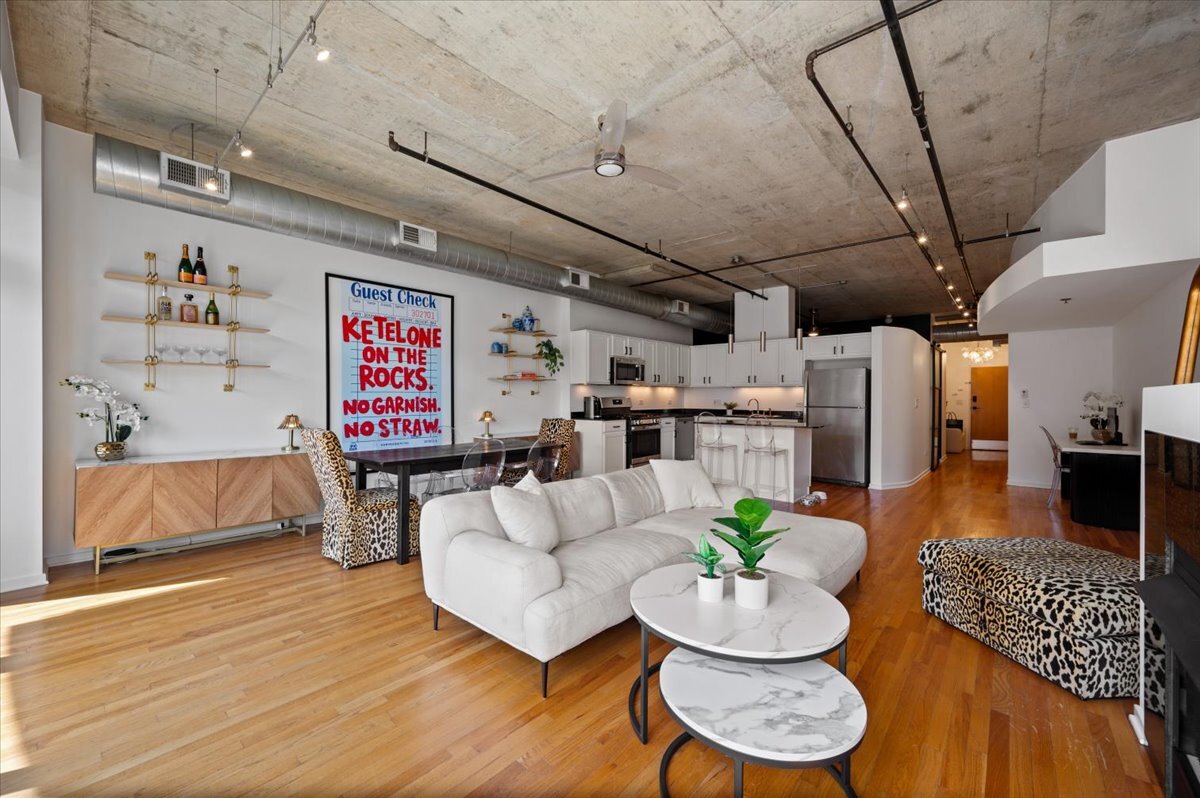 933 W Van Buren Street Unit: 702