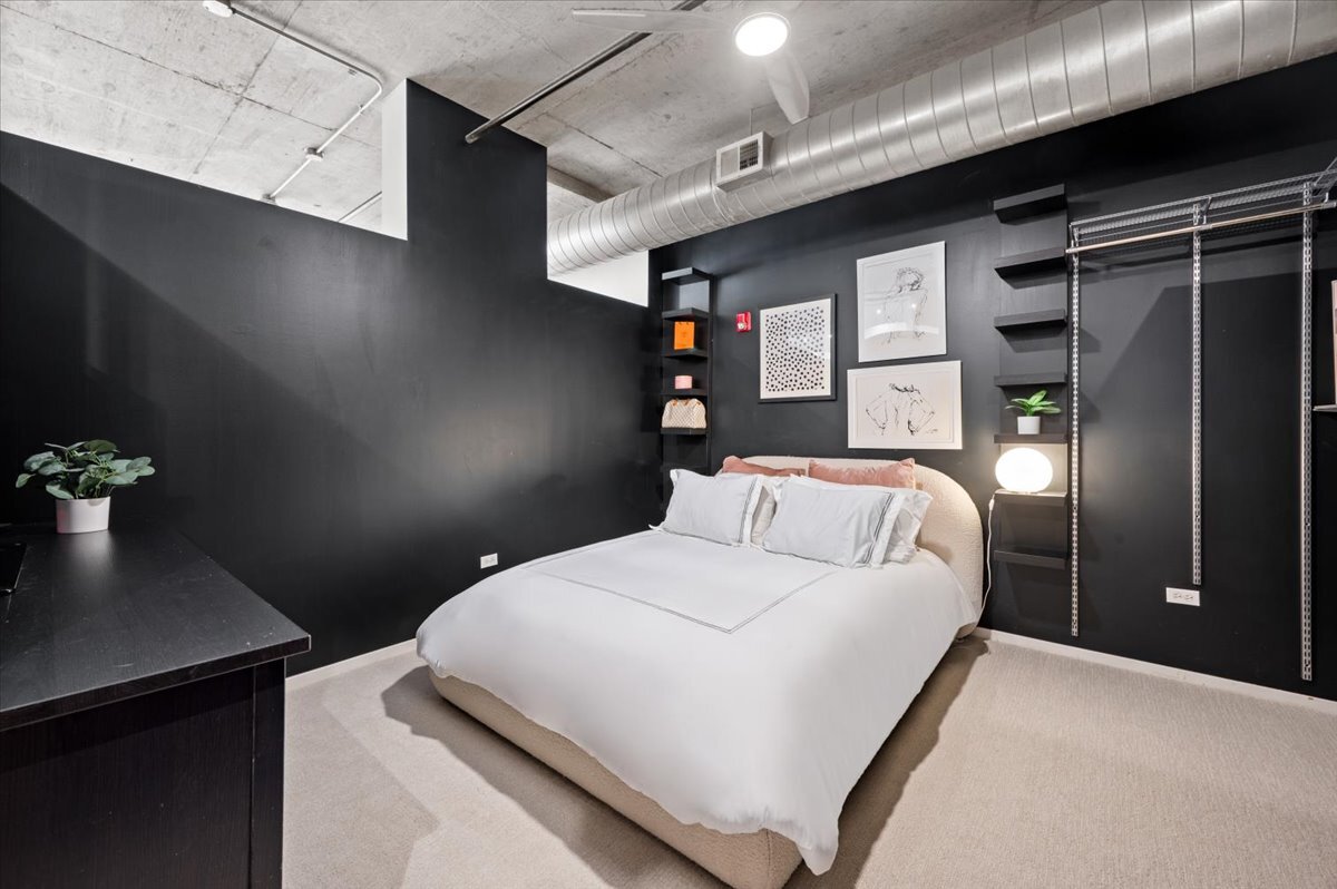 933 W Van Buren Street Unit: 702