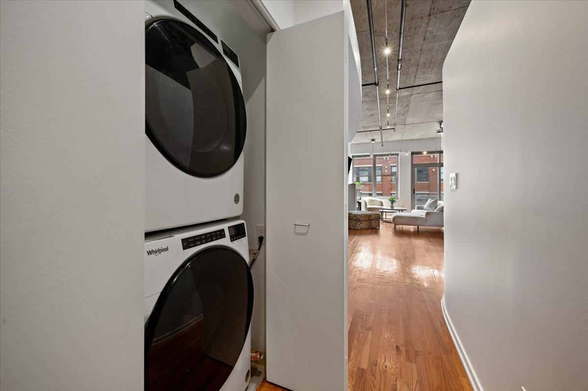 933 W Van Buren Street Unit: 702