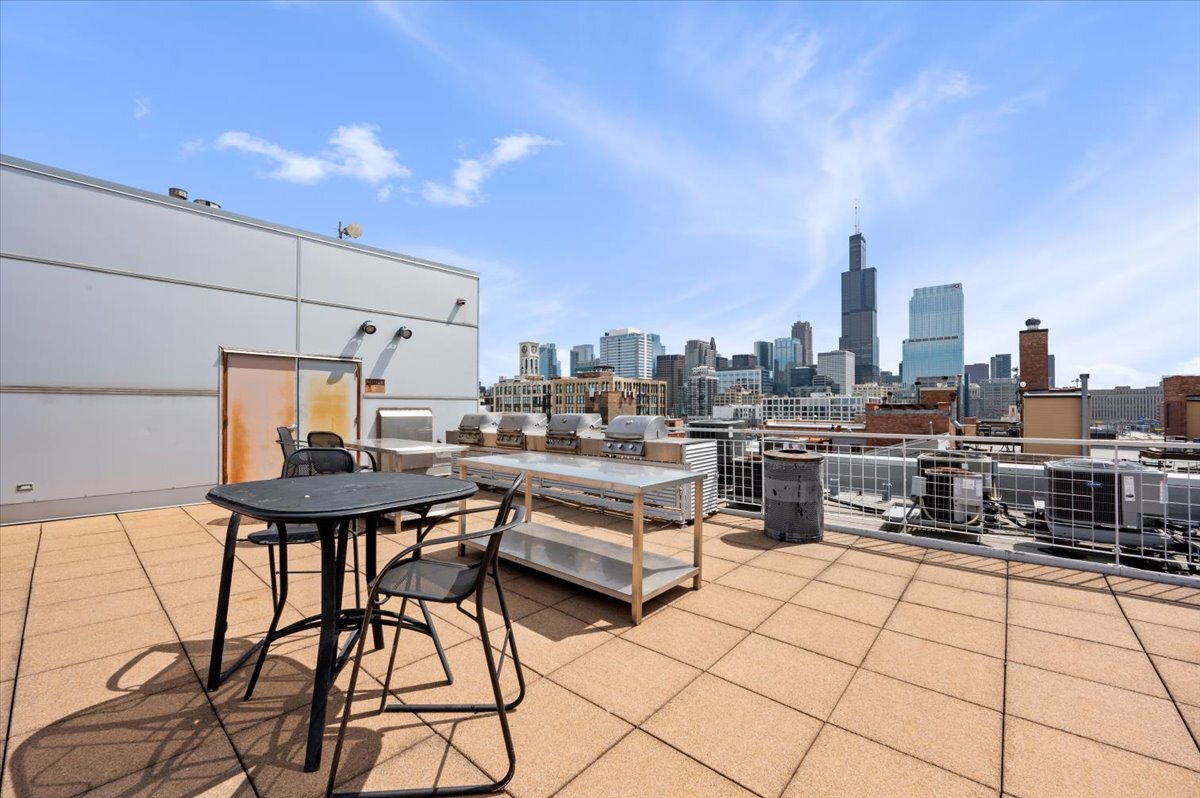 933 W Van Buren Street Unit: 702