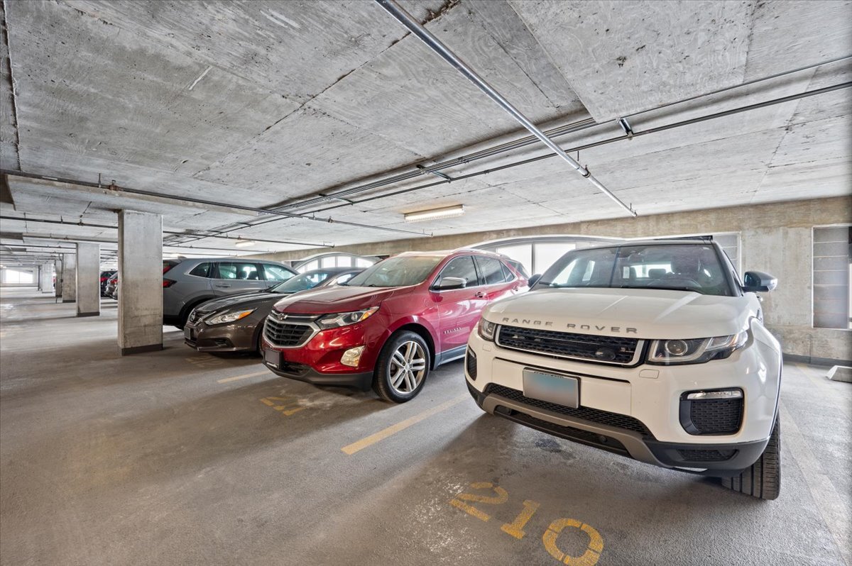 933 W Van Buren Street Unit: 702