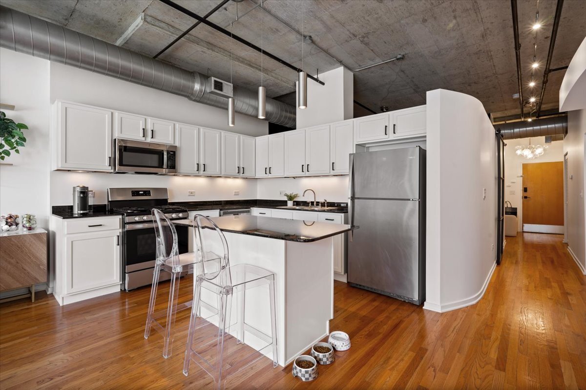 933 W Van Buren Street Unit: 702