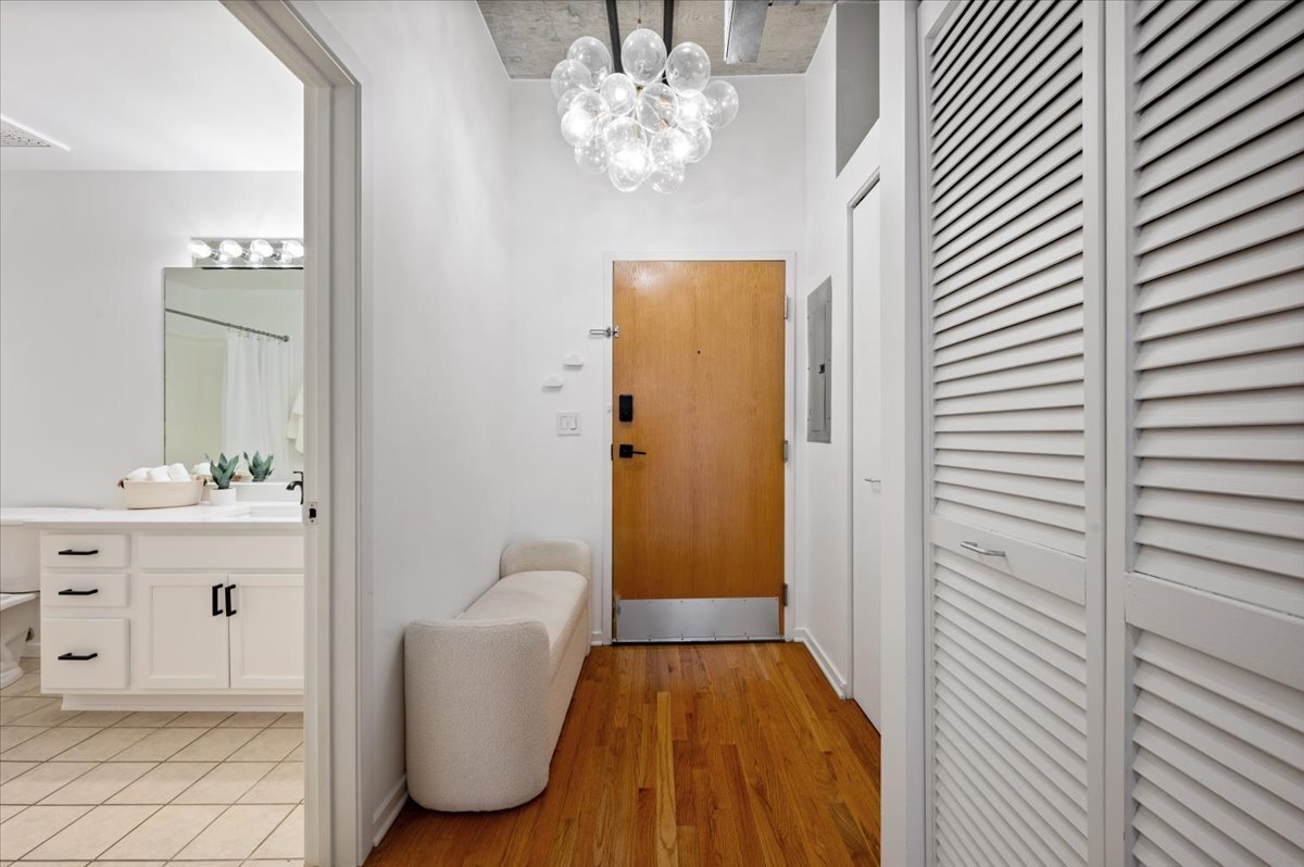 933 W Van Buren Street Unit: 702