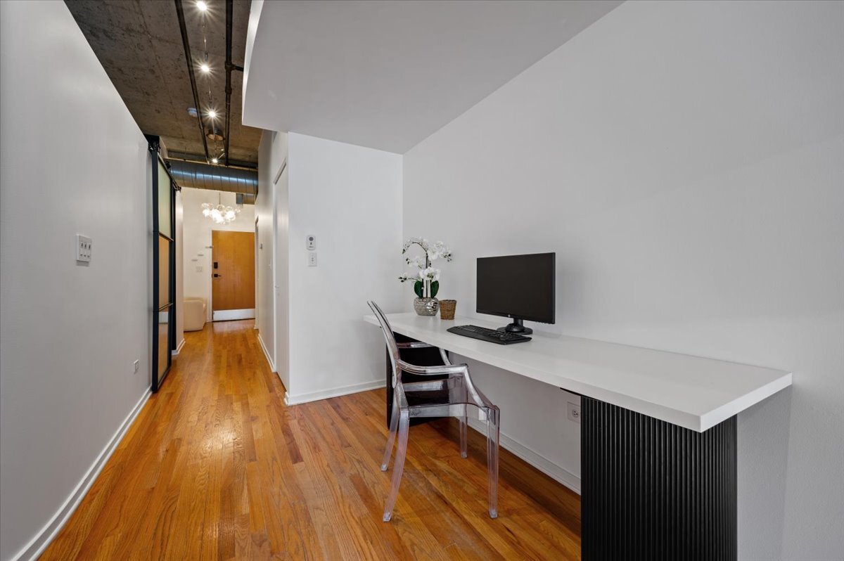 933 W Van Buren Street Unit: 702