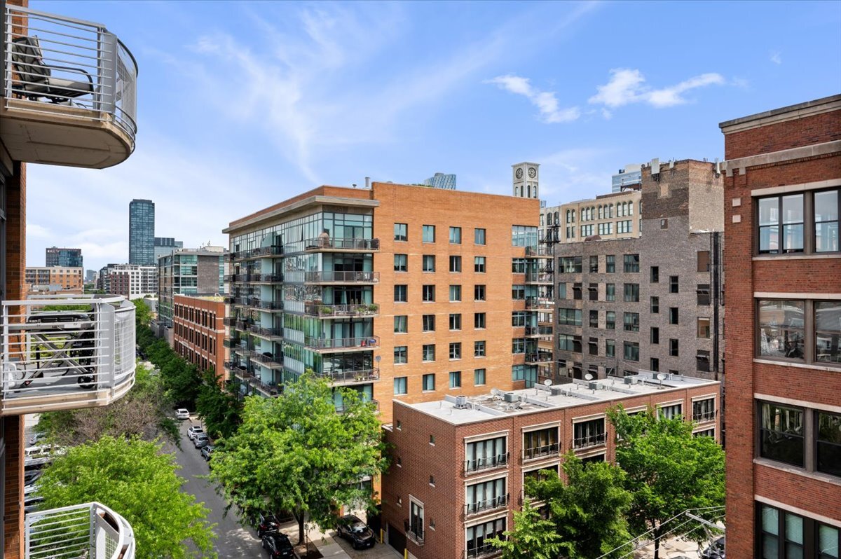 933 W Van Buren Street Unit: 702