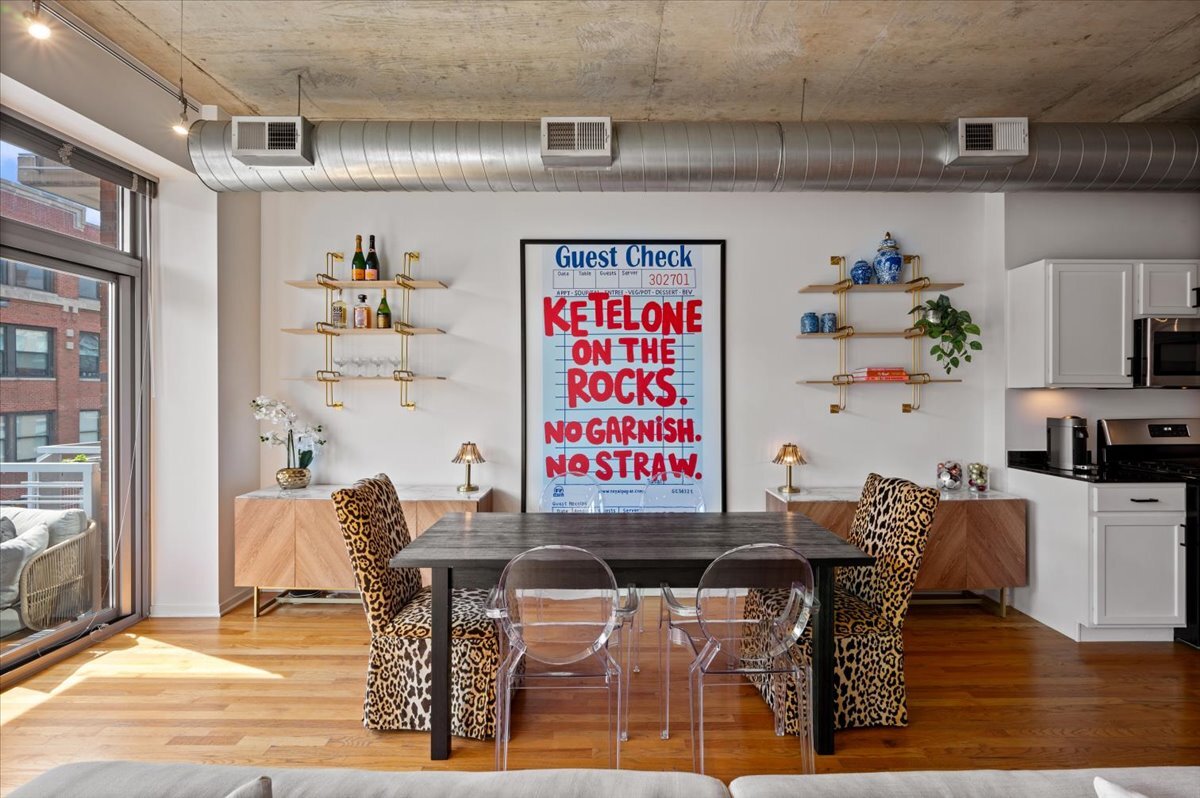 933 W Van Buren Street Unit: 702