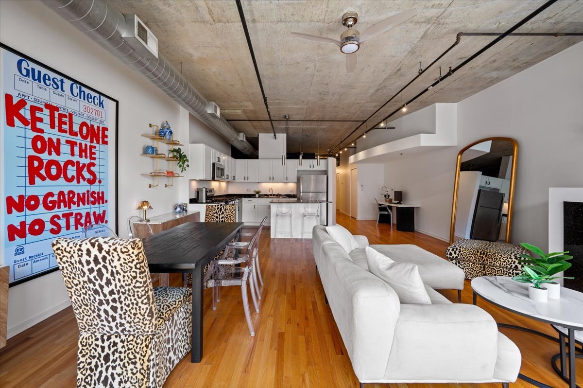 933 W Van Buren Street Unit: 702
