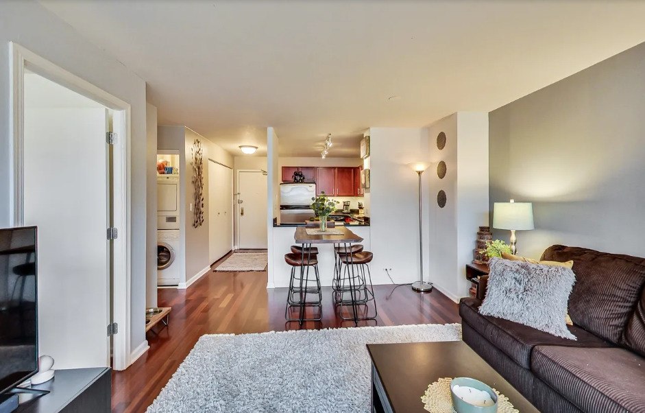 222 E PEARSON Street Unit: 2307