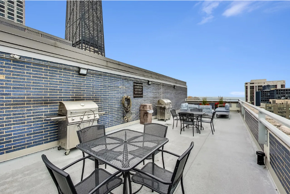 222 E PEARSON Street Unit: 2307