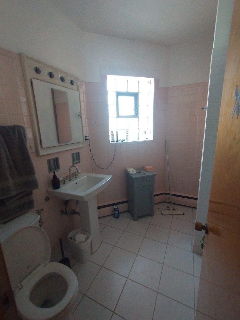 3646 W Wrightwood Avenue Unit: 2