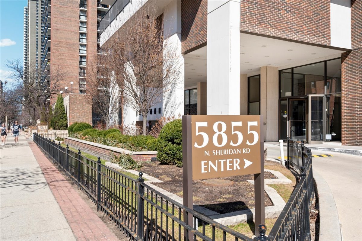 5855 N Sheridan Road Unit: 25G