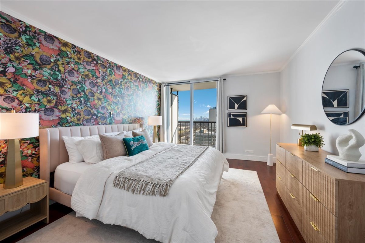 5855 N Sheridan Road Unit: 25G