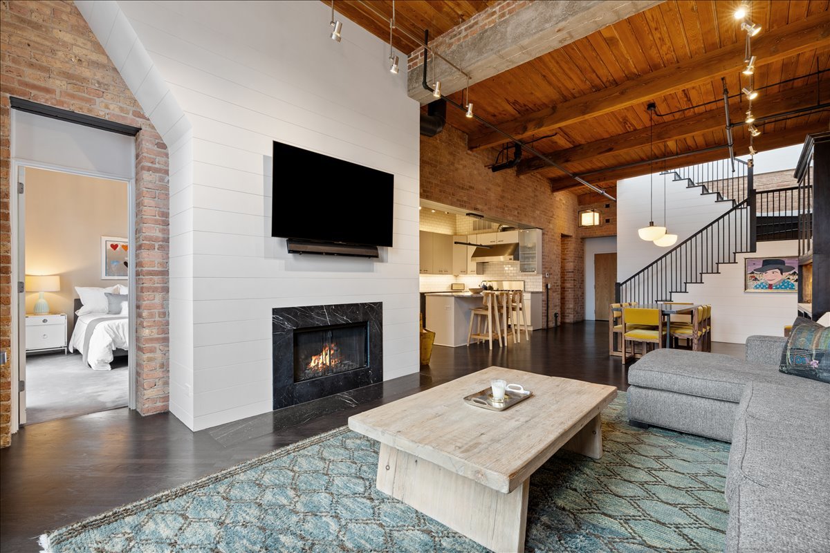 550 N Kingsbury Street Unit: 614