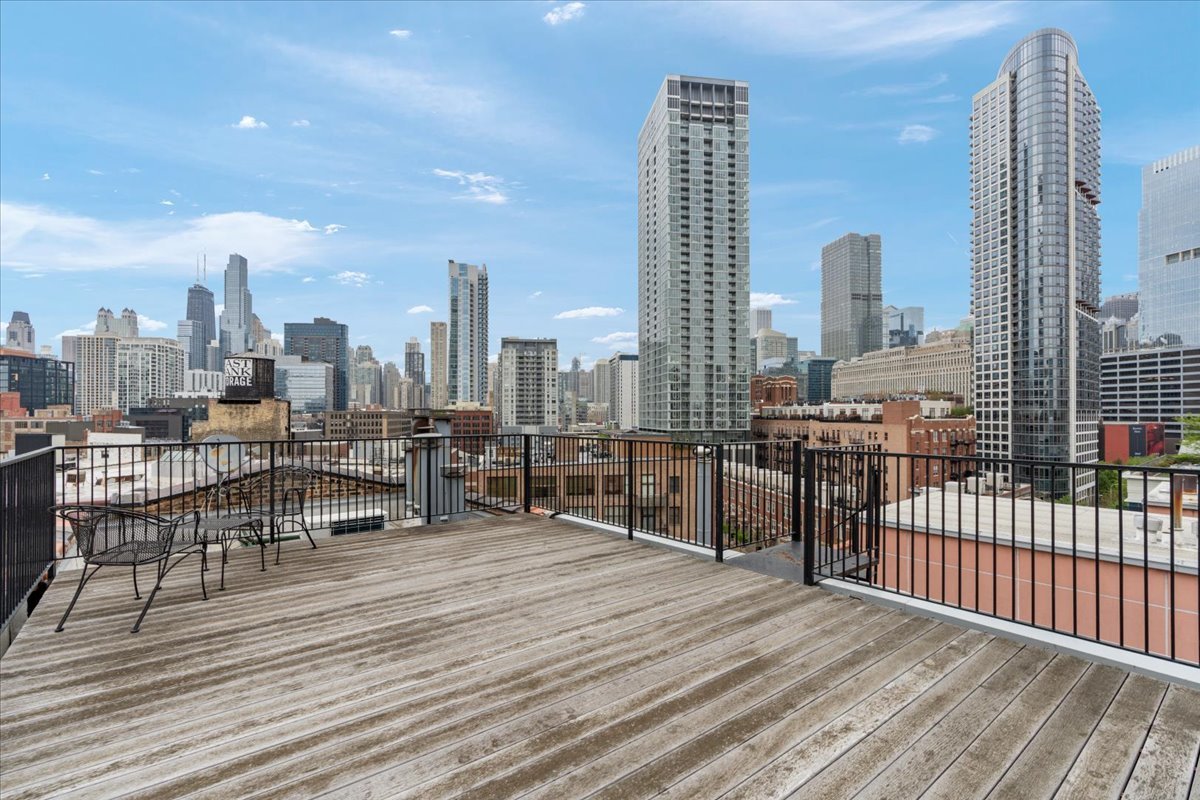 550 N Kingsbury Street Unit: 614