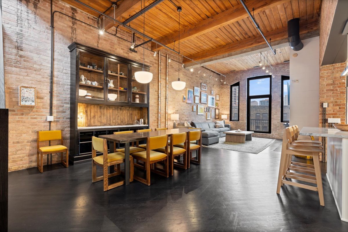 550 N Kingsbury Street Unit: 614