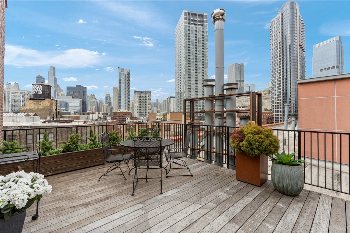 550 N Kingsbury Street Unit: 614