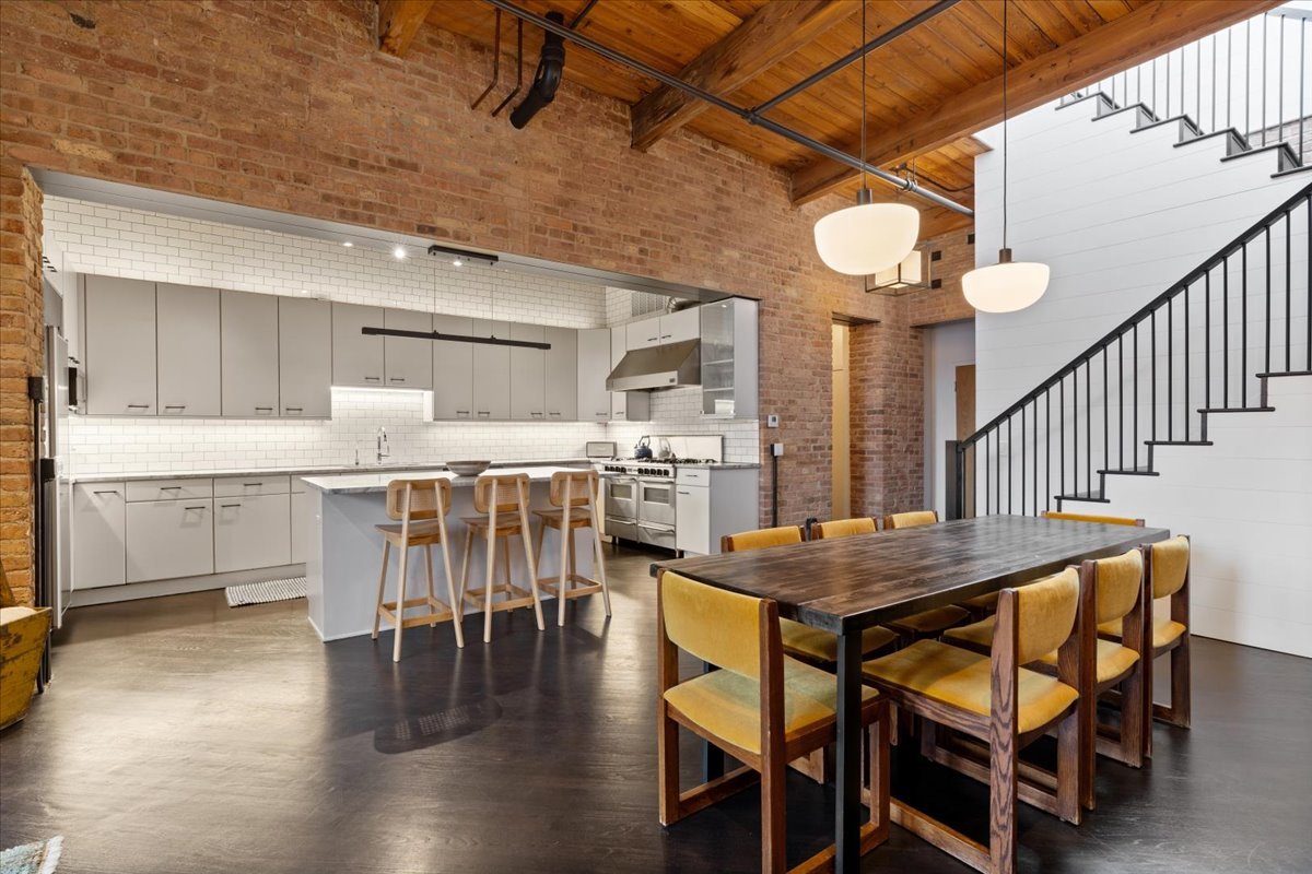 550 N Kingsbury Street Unit: 614