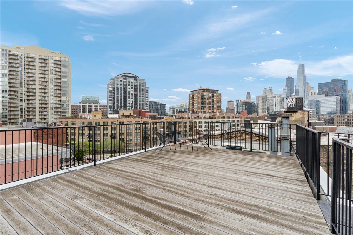 550 N Kingsbury Street Unit: 614