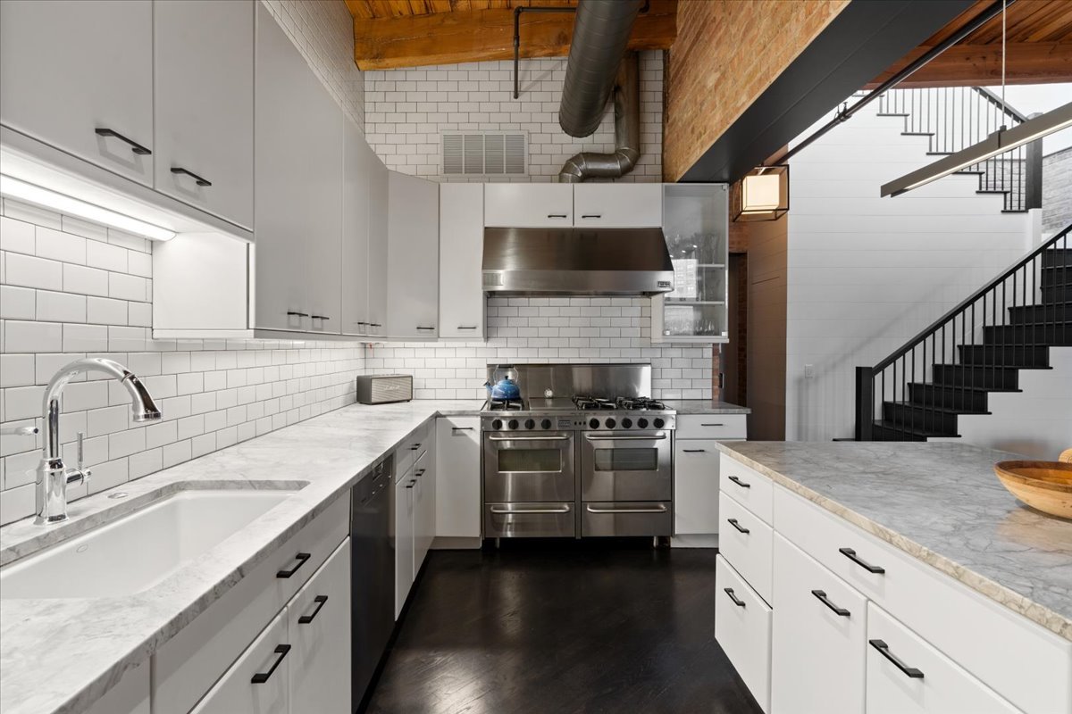 550 N Kingsbury Street Unit: 614
