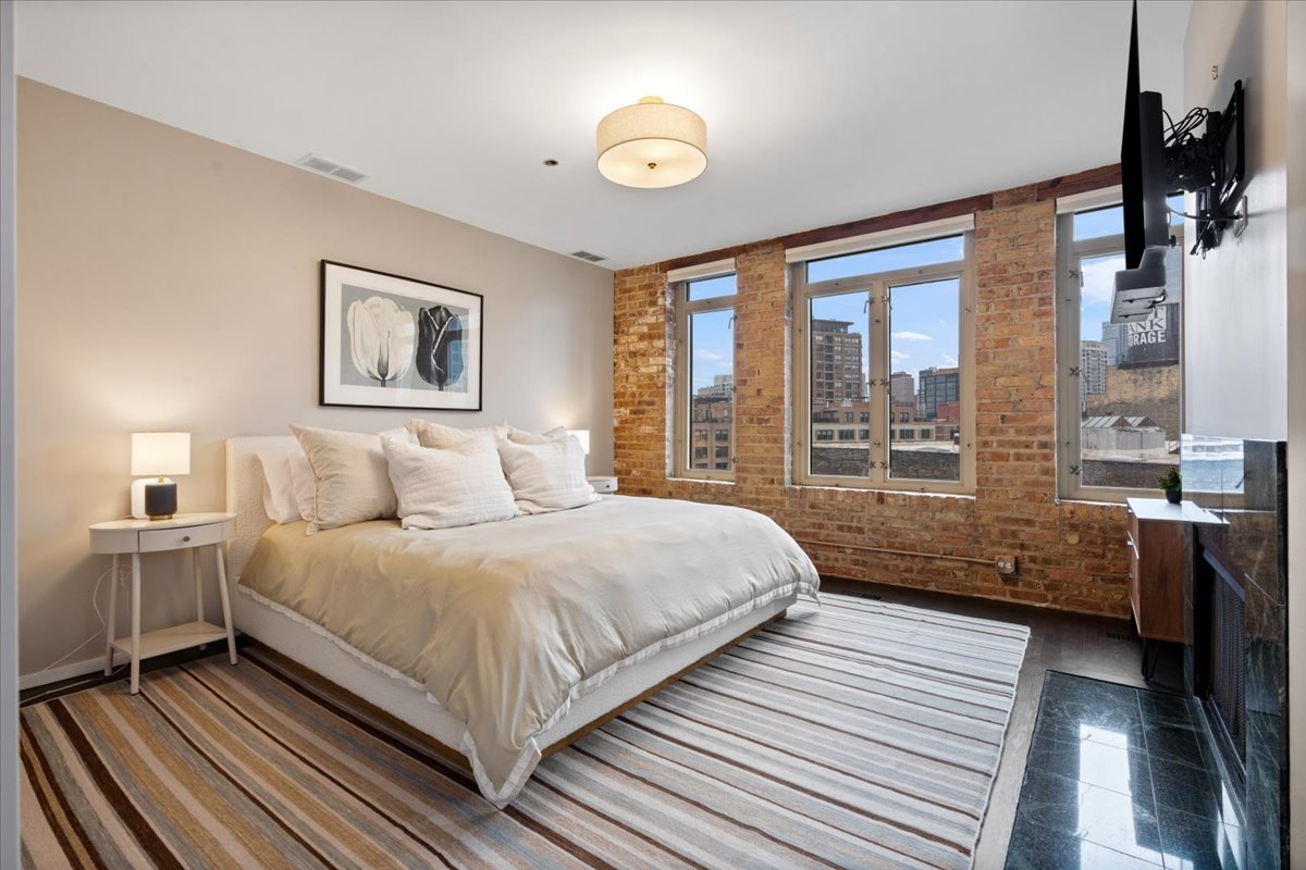 550 N Kingsbury Street Unit: 614