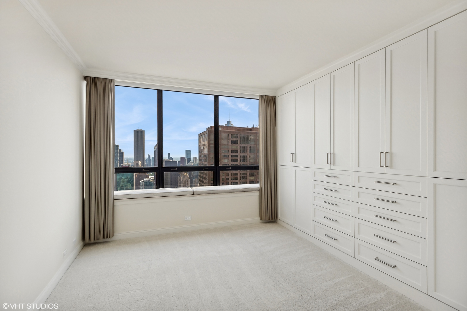 180 E PEARSON Street Unit: 5906