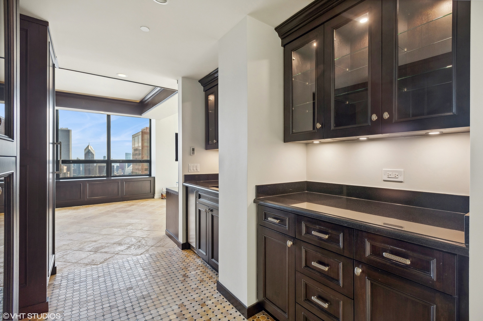 180 E PEARSON Street Unit: 5906