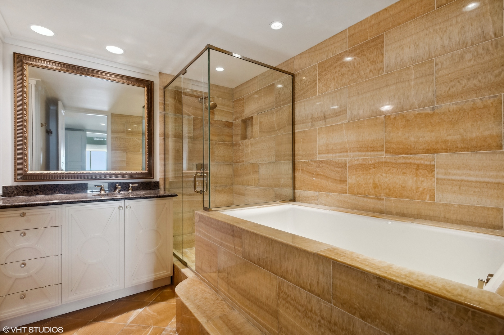 180 E PEARSON Street Unit: 5906