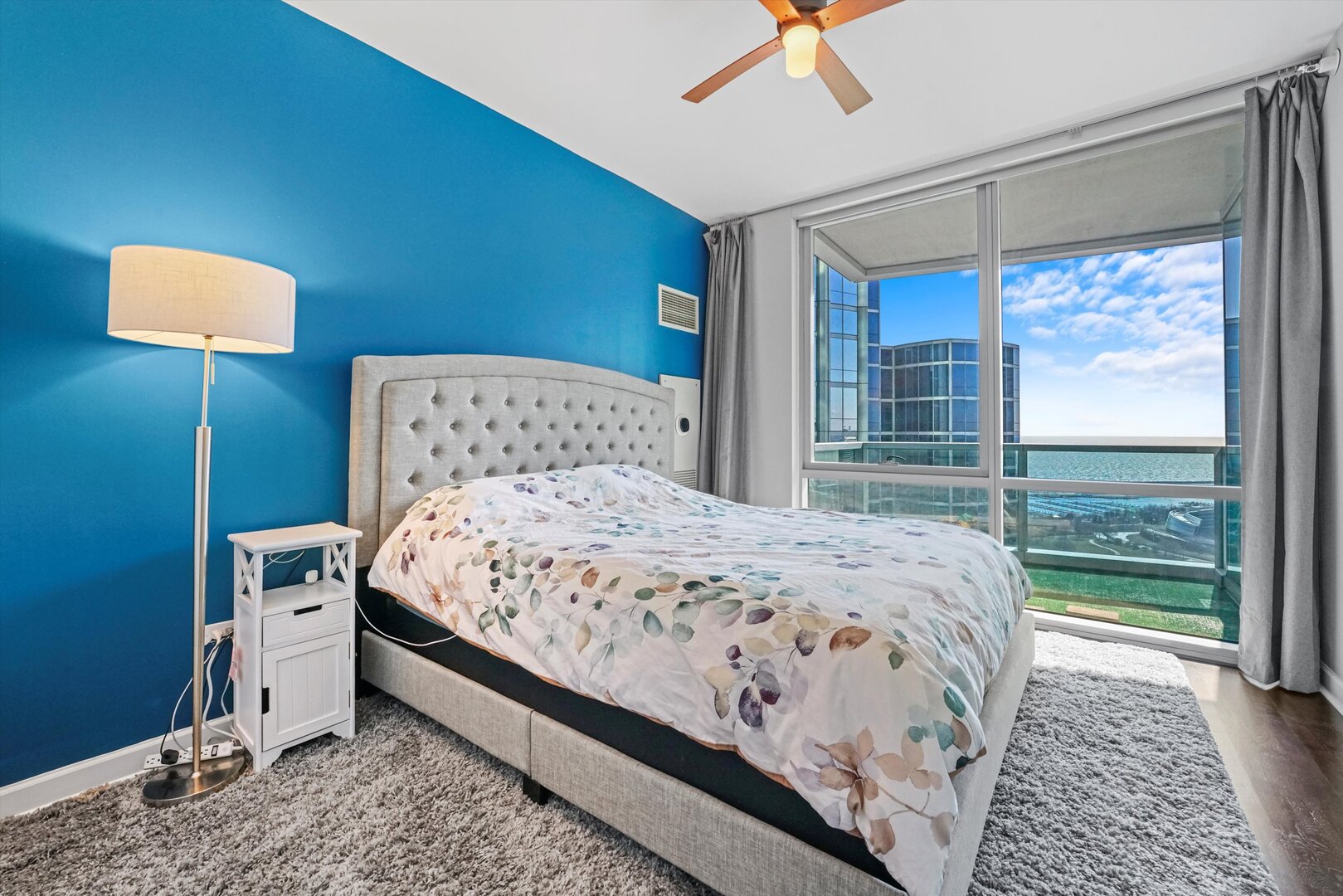 1201 S Prairie Avenue Unit: 3404