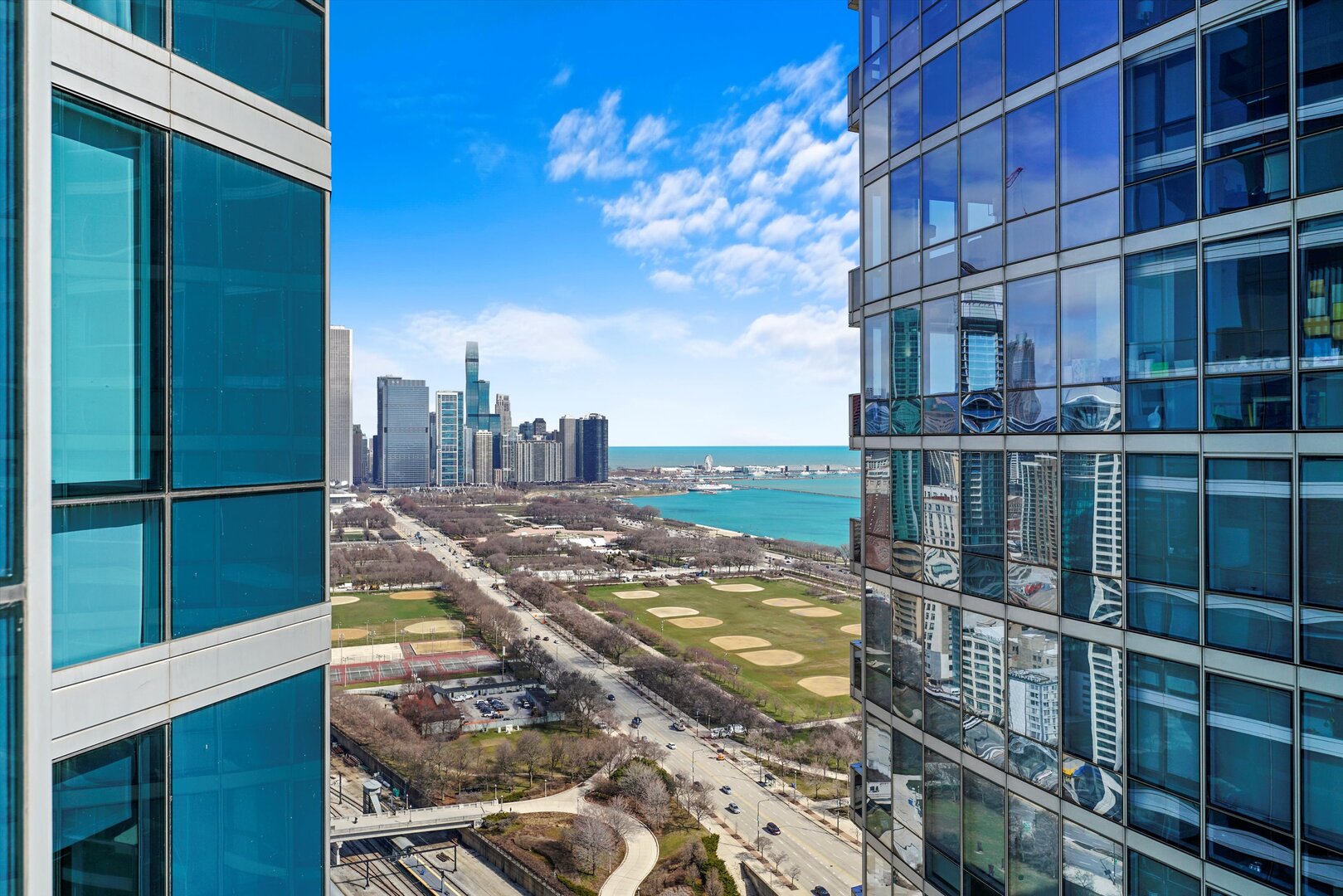 1201 S Prairie Avenue Unit: 3404