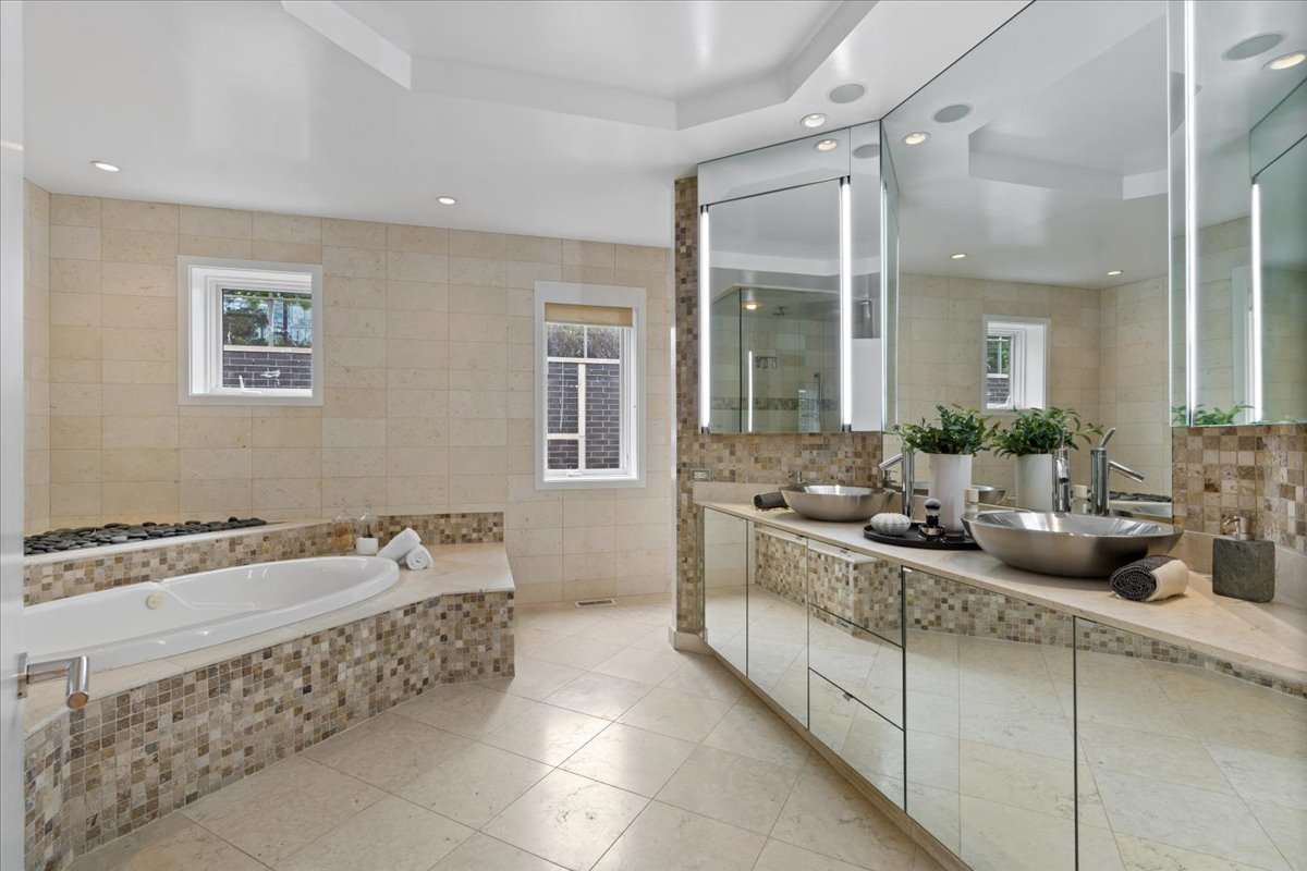 460 W Superior Street Unit: 4-5