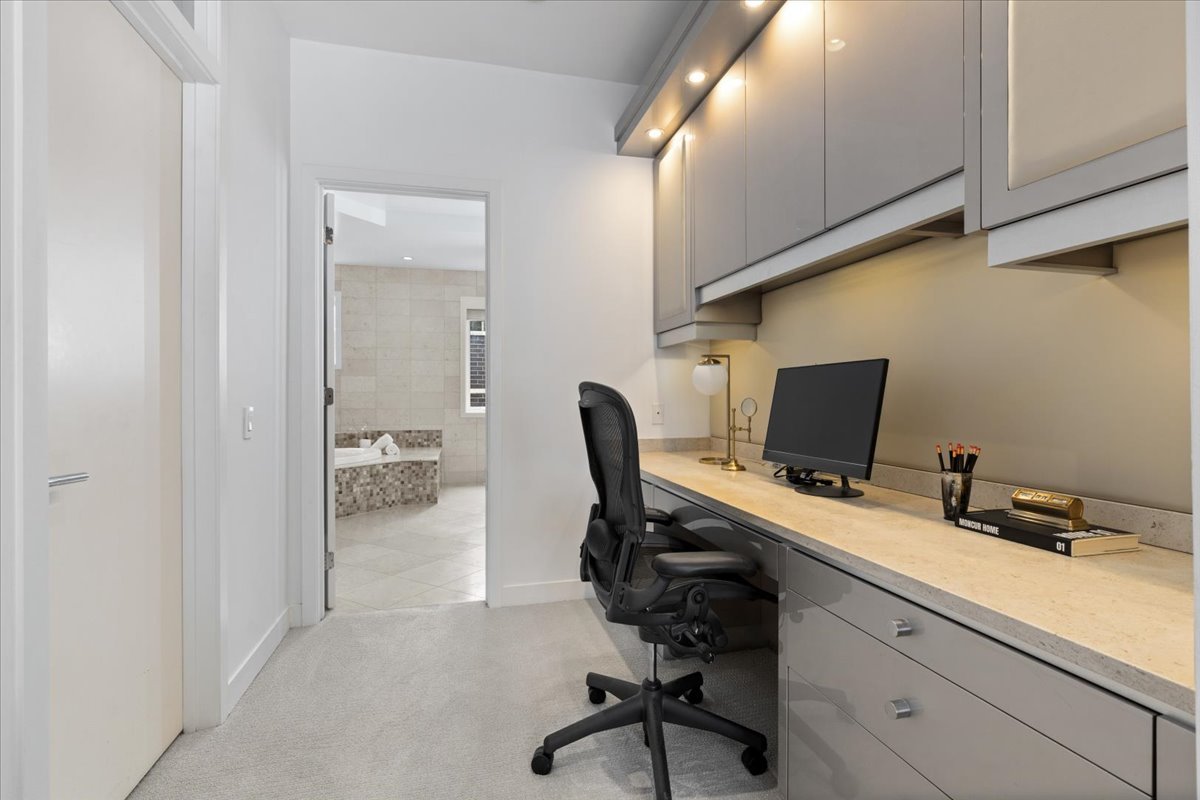 460 W Superior Street Unit: 4-5