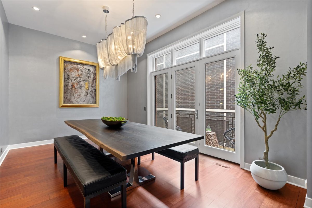 460 W Superior Street Unit: 4-5