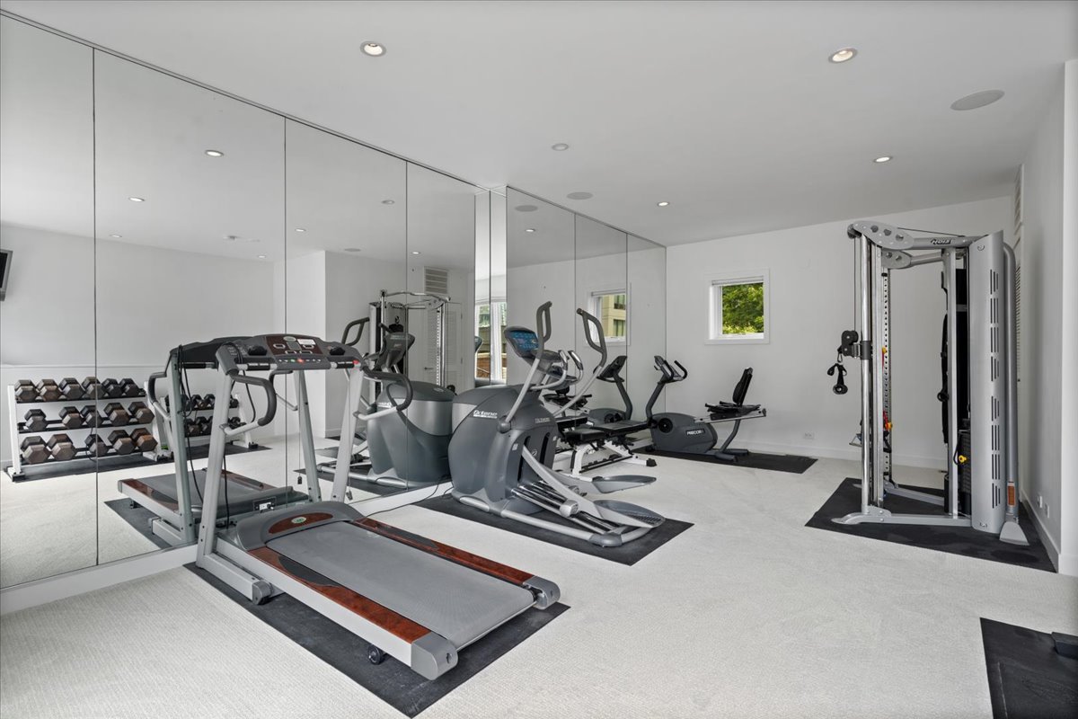 460 W Superior Street Unit: 4-5