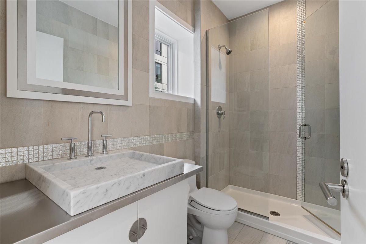 460 W Superior Street Unit: 4-5