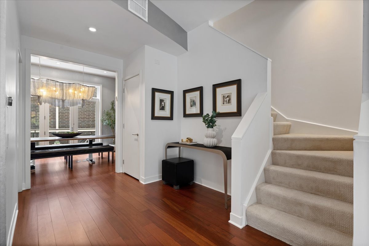 460 W Superior Street Unit: 4-5