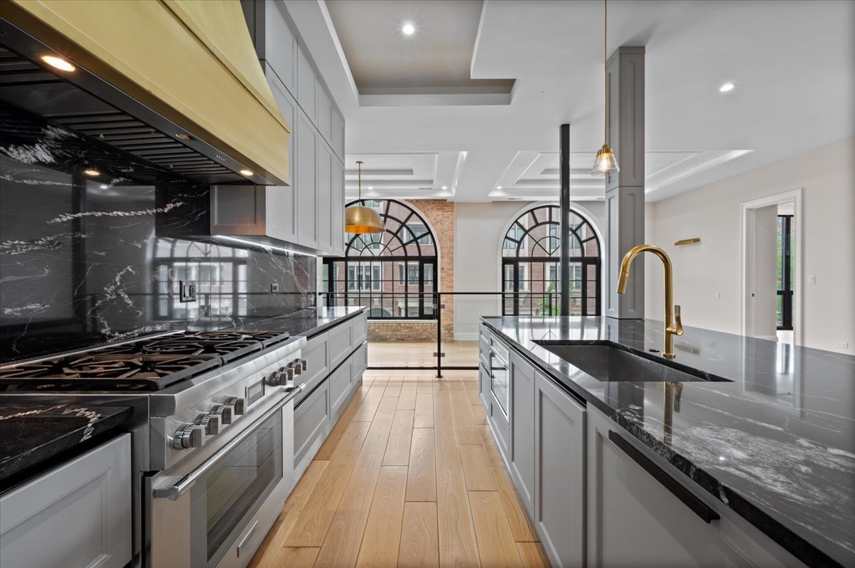 1425 W Fullerton Avenue Unit: 2N