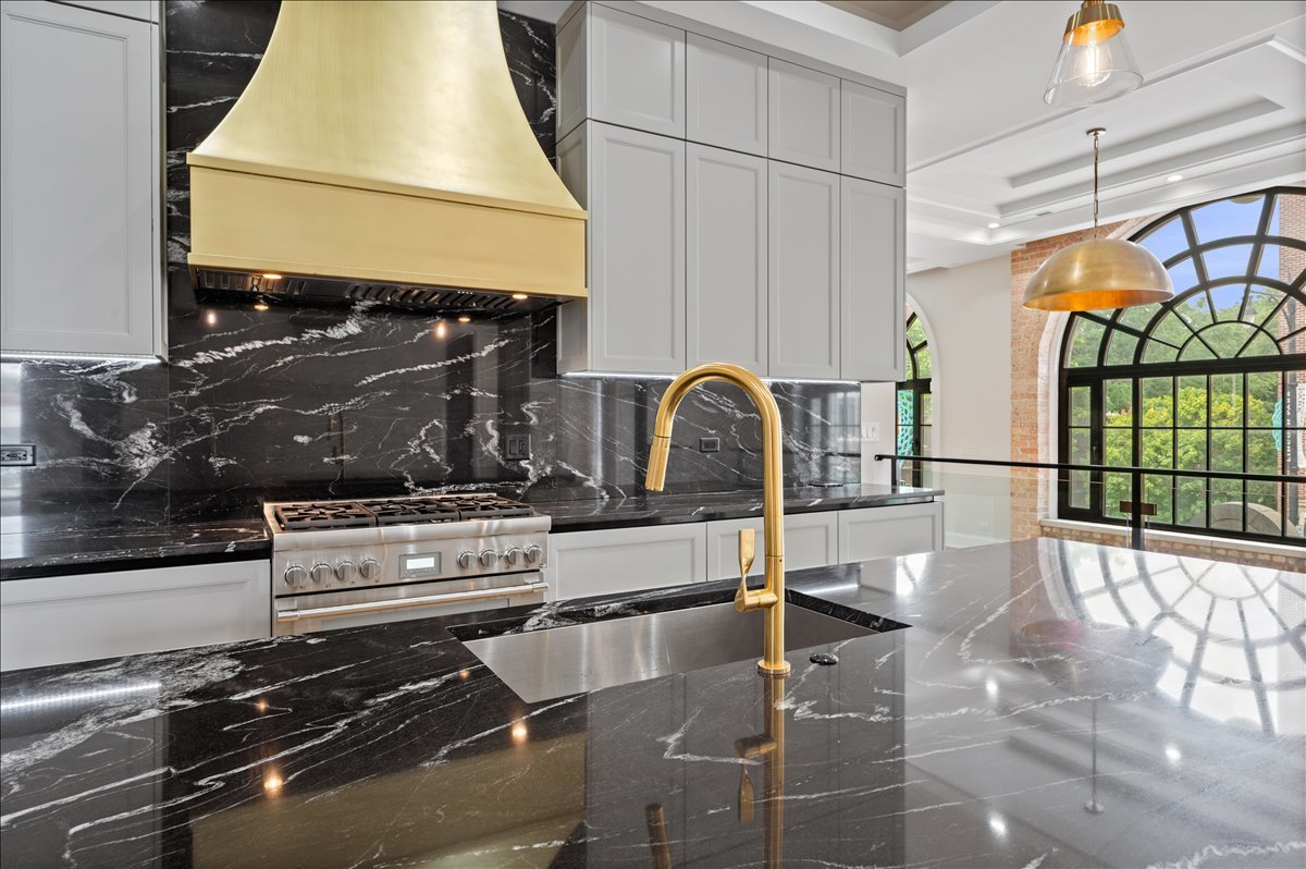 1425 W Fullerton Avenue Unit: 2N