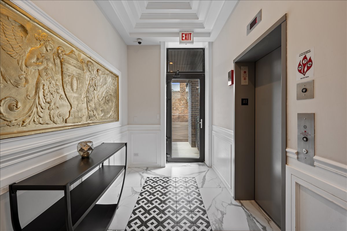 1425 W Fullerton Avenue Unit: 2N